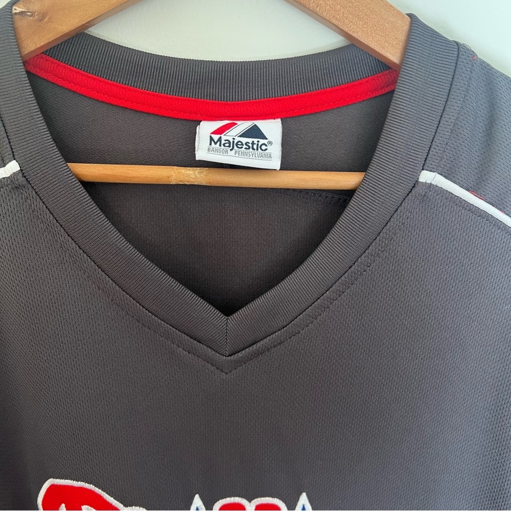 Philadelphia Phillies Men’s Red Gray Short Sleeve Shirt Size 41 - Picture 3 of 7